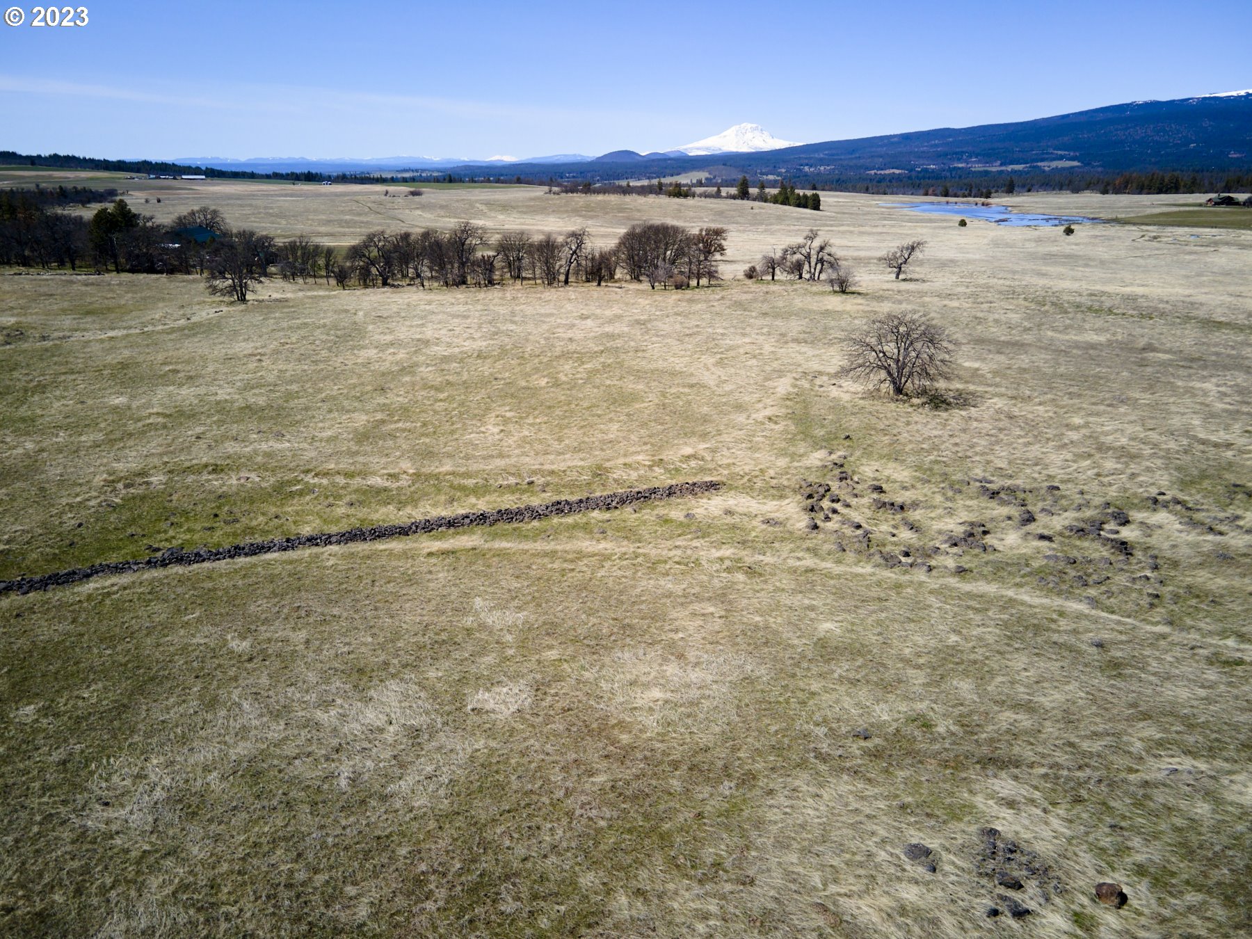 29 Bluff LN