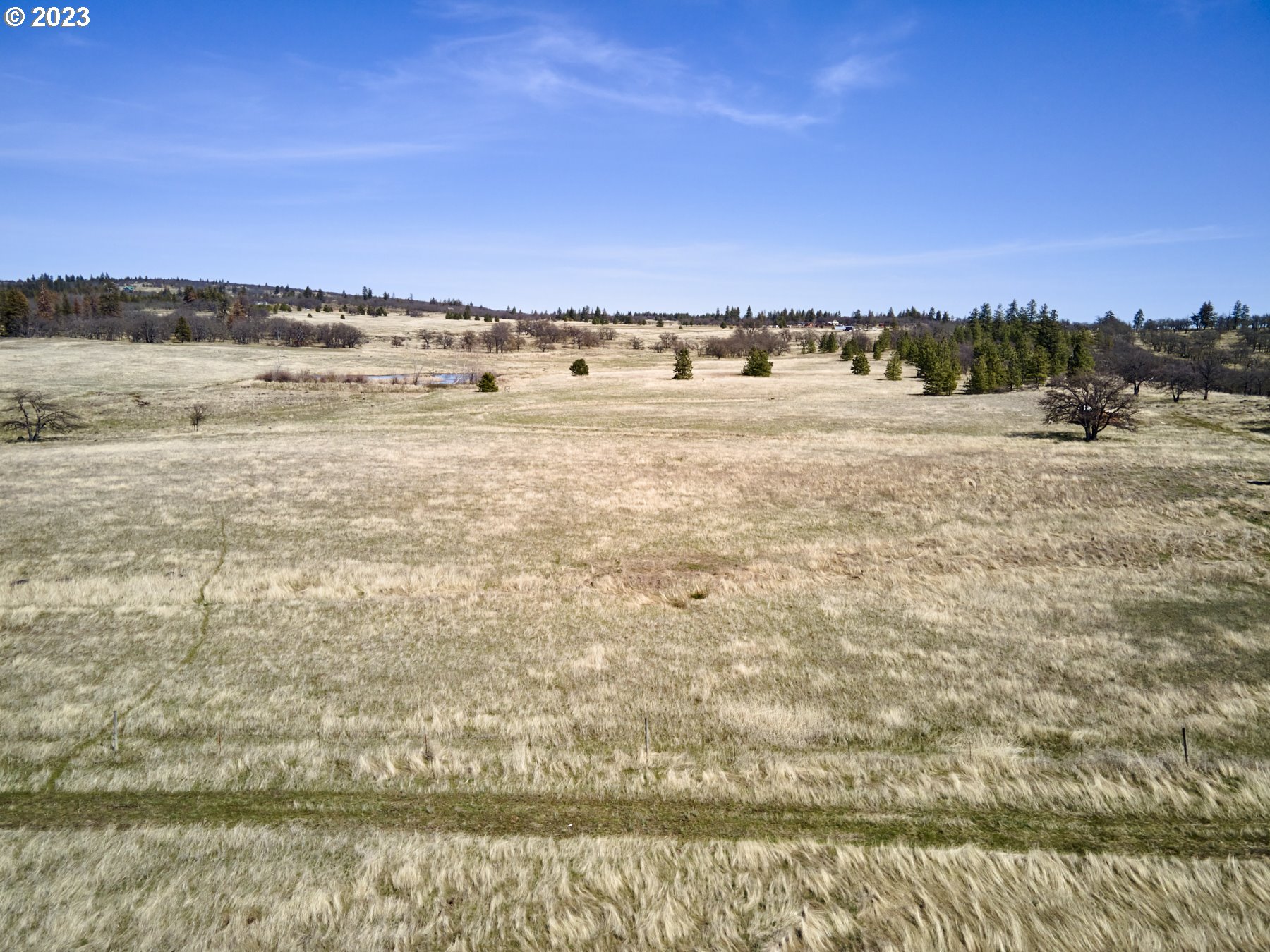 35 BLUFF LN