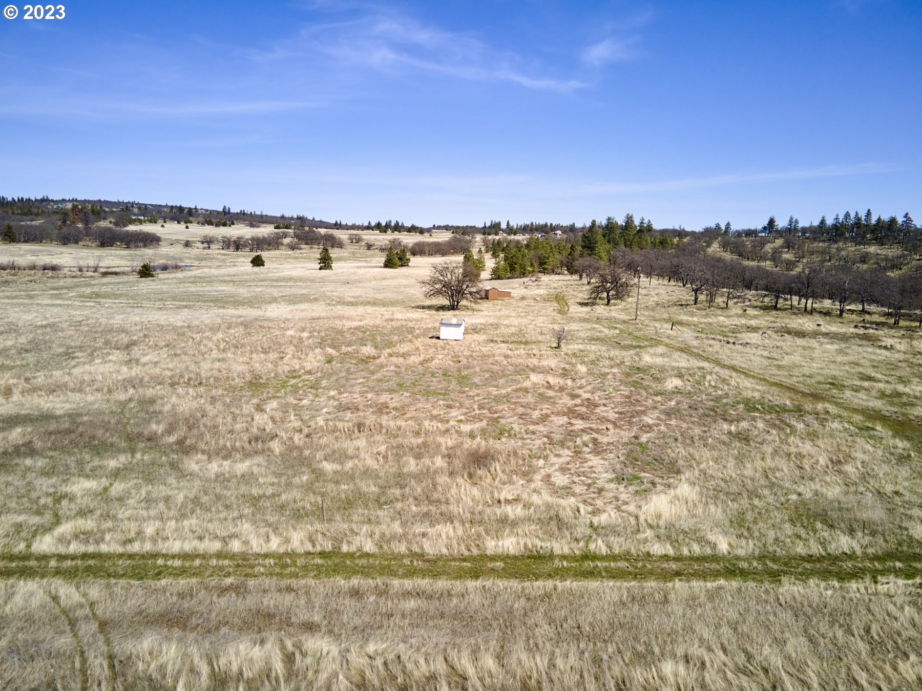 35 BLUFF LN