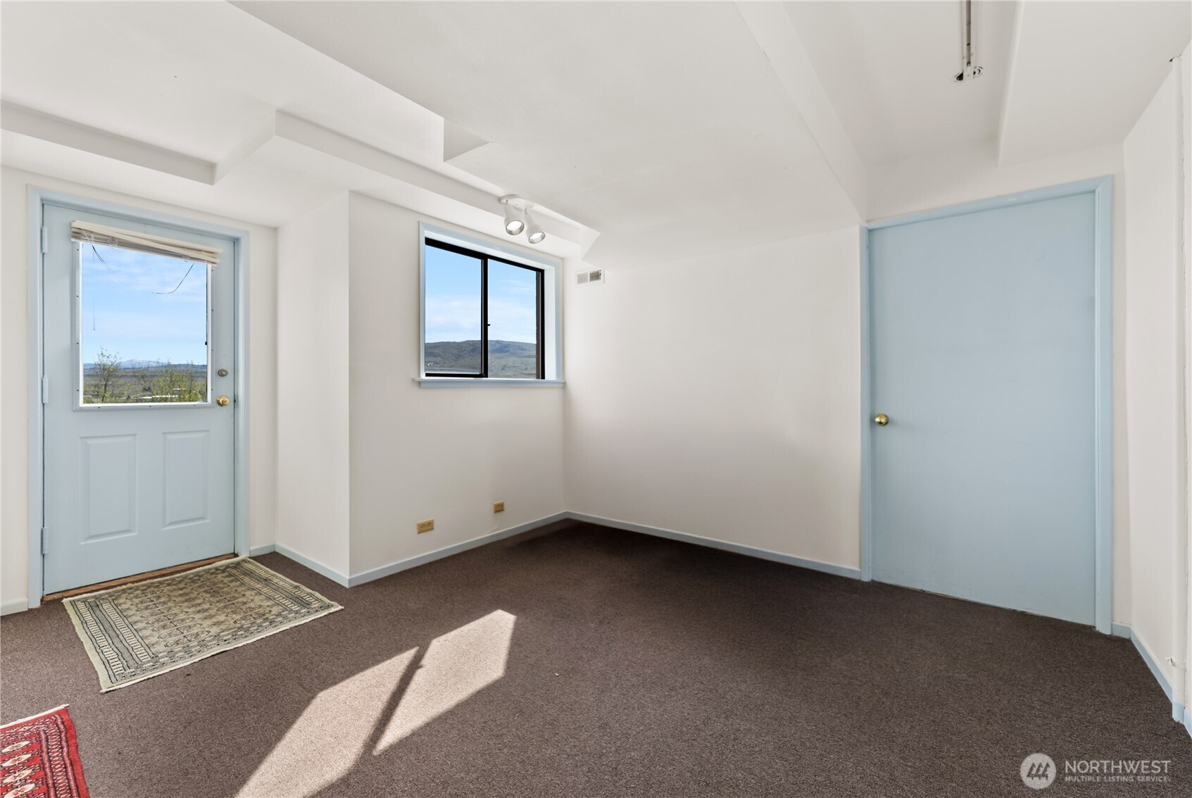 940 Sunrise Heights Road