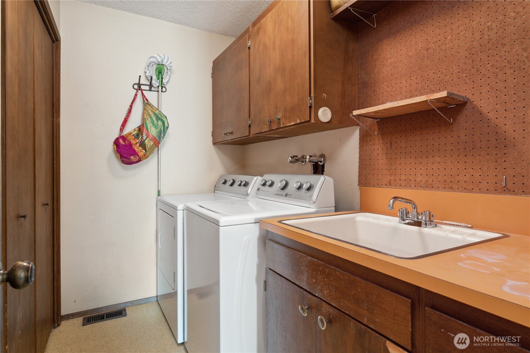 1200 Summer Hill Place