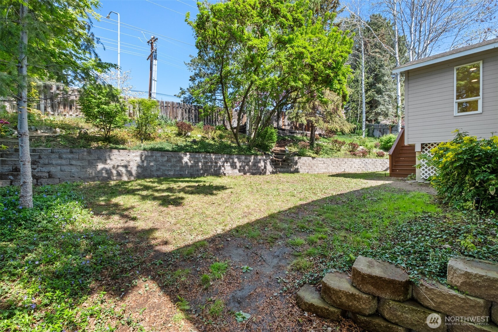 1425 Easthills Terrace