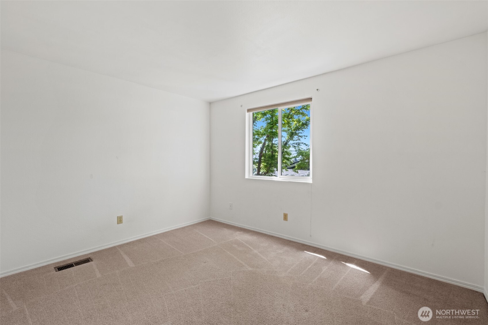 1425 Easthills Terrace