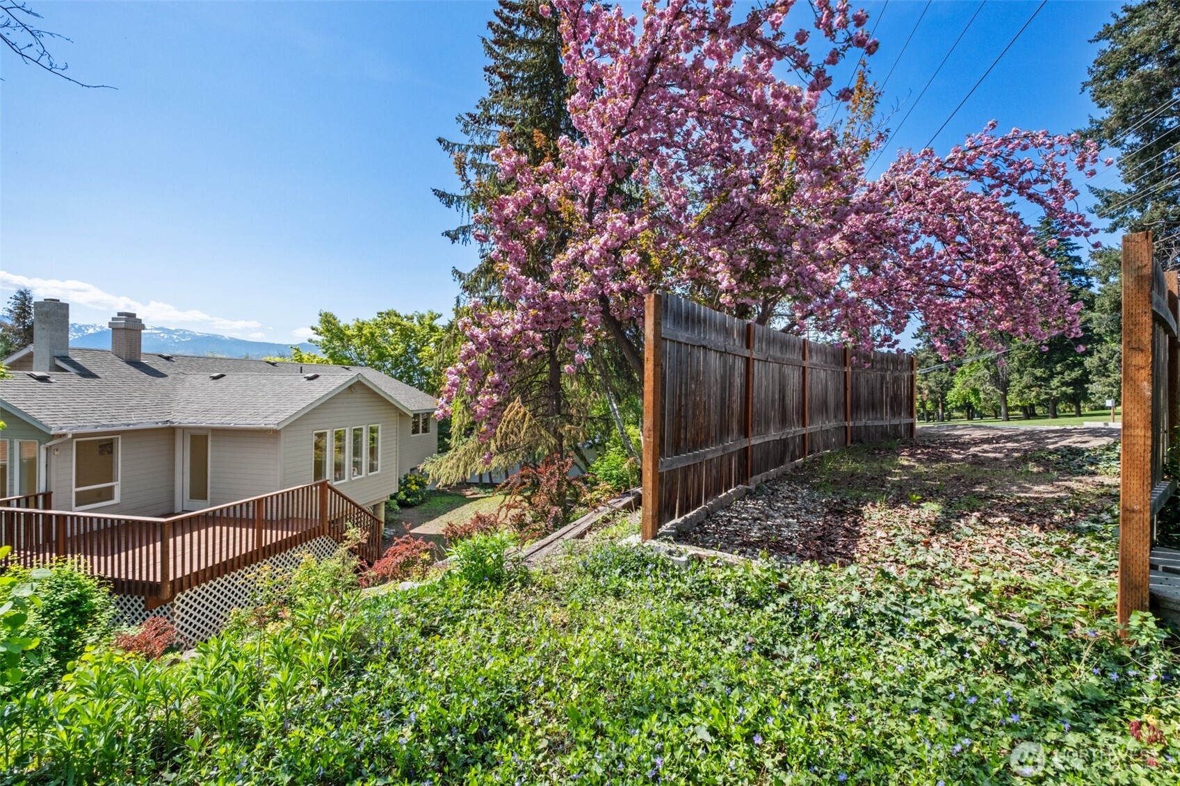 1425 Easthills Terrace