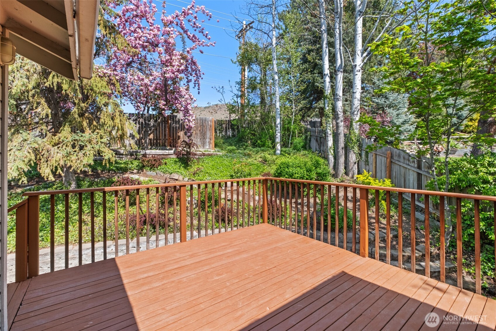 1425 Easthills Terrace