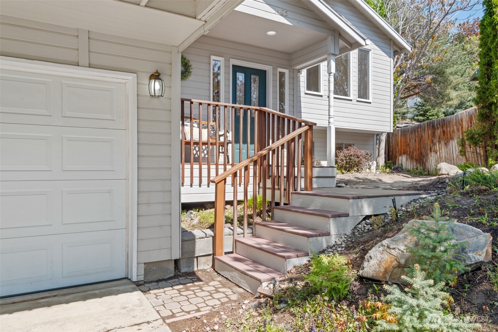 1425 Easthills Terrace