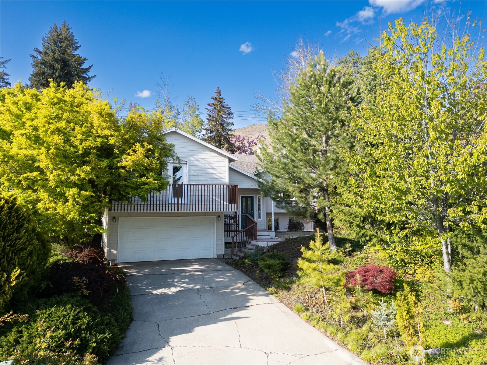 1425 Easthills Terrace