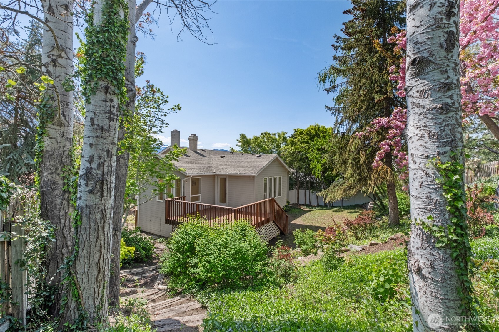 1425 Easthills Terrace