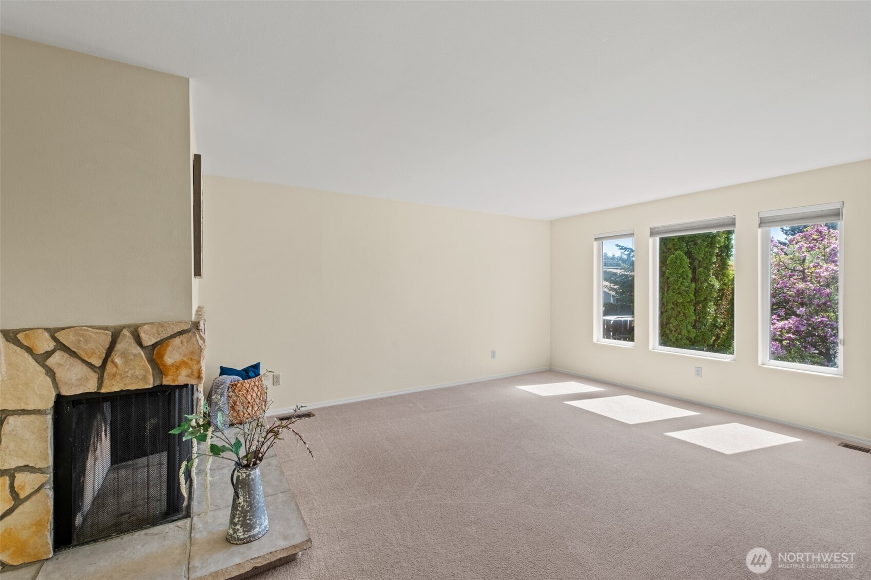 1425 Easthills Terrace