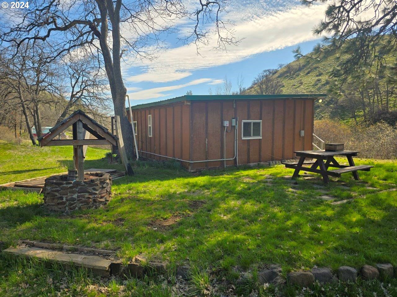 281 Oak Flat RD