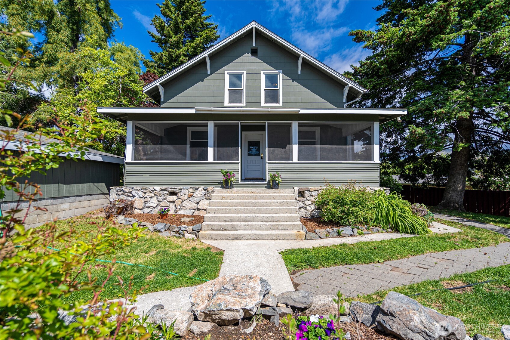 595 Division Street