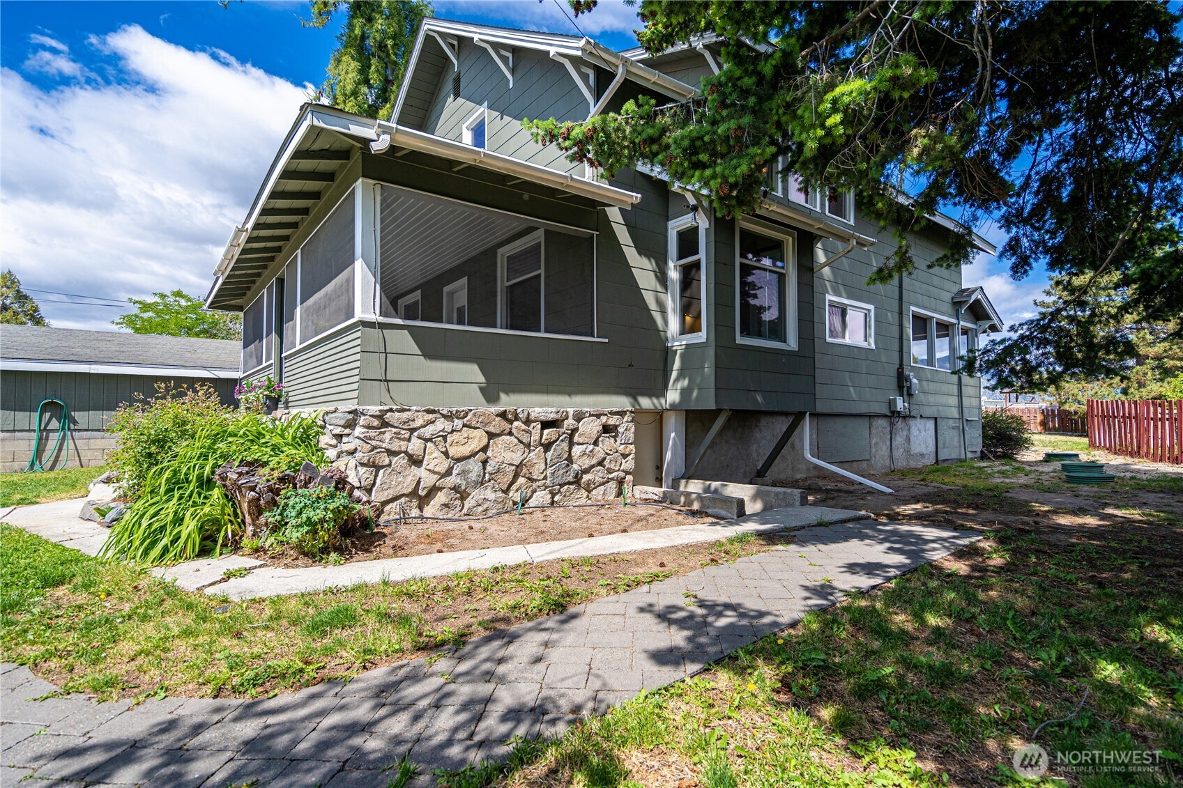 595 Division Street