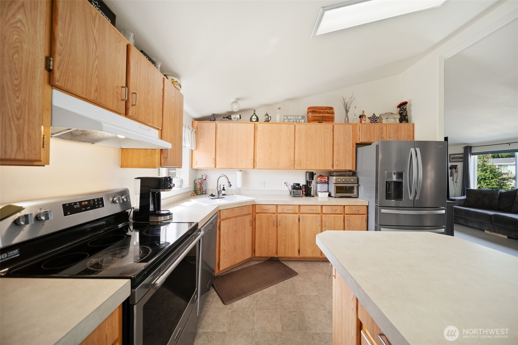 14617 Diamond Avenue