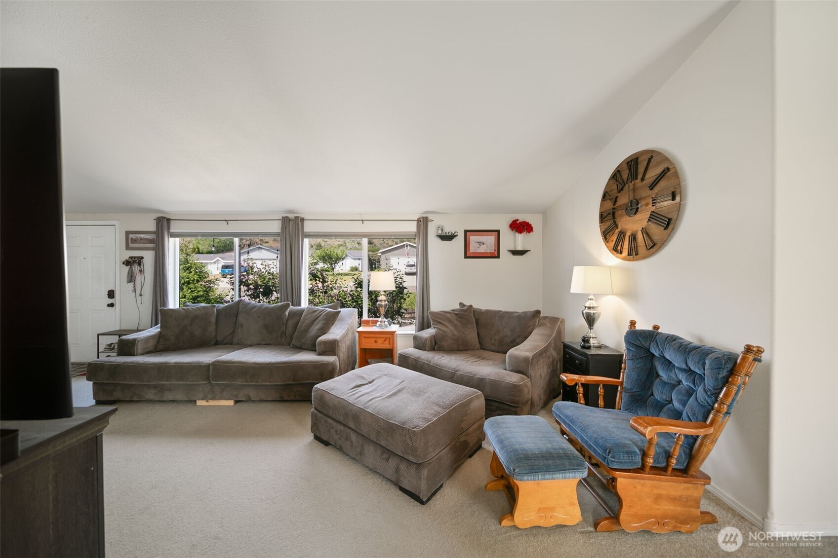 14617 Diamond Avenue