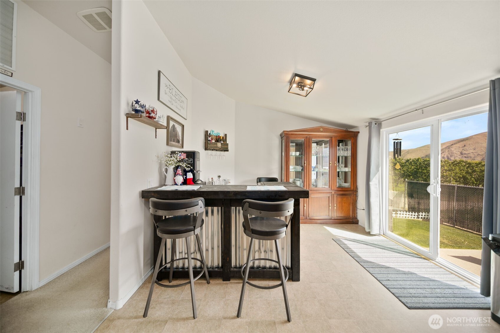 14617 Diamond Avenue