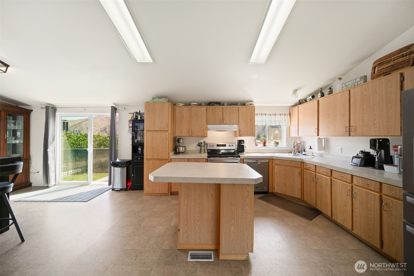 14617 Diamond Avenue