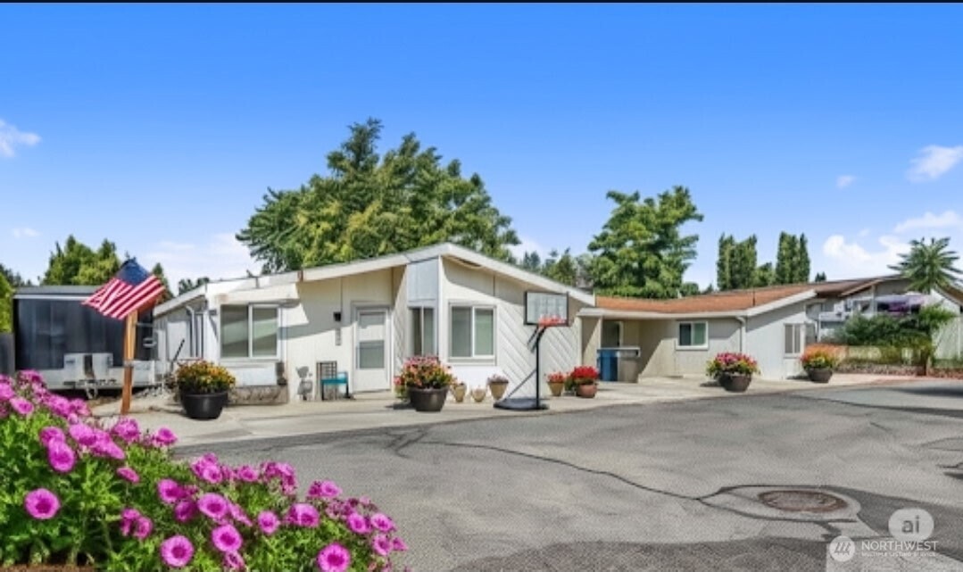 322 N Kentucky Unit: A&B