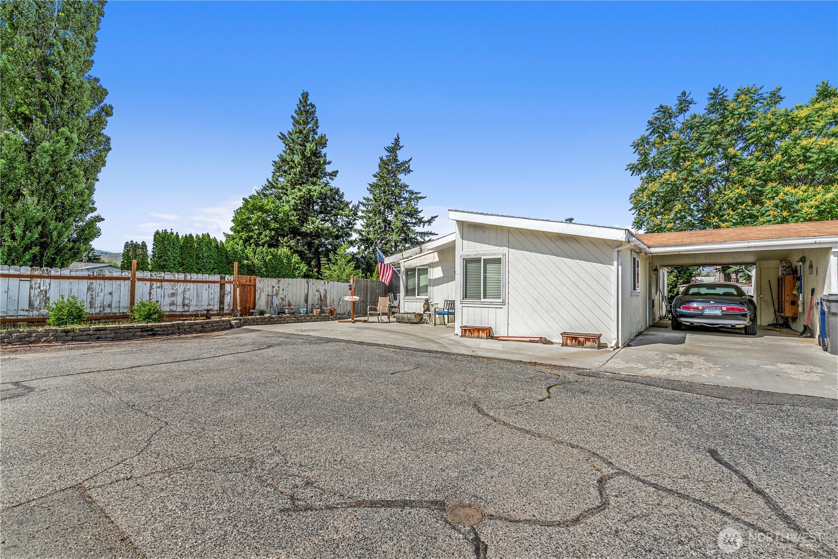 322 N Kentucky Unit: A&B