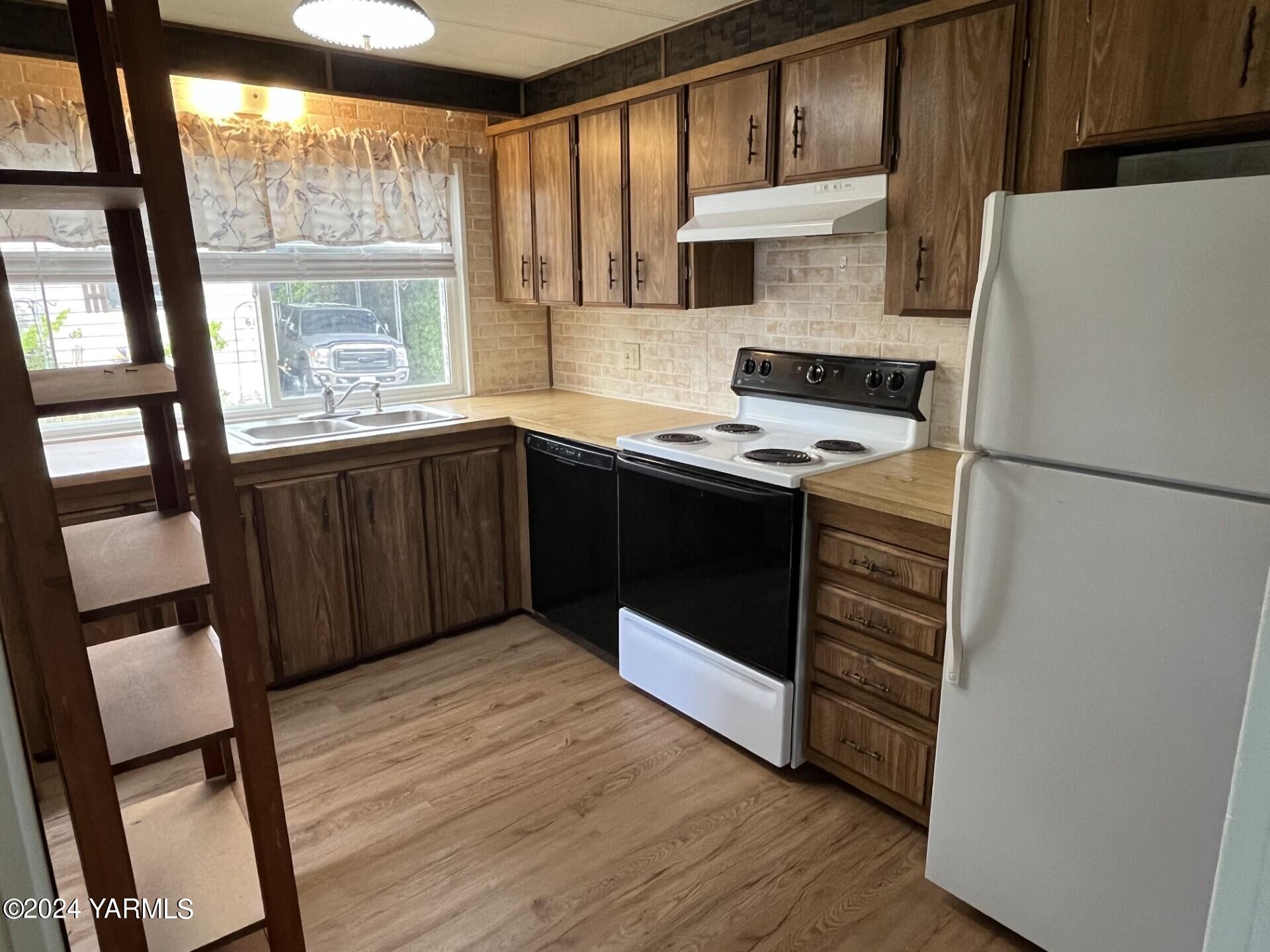 802 N 40th Ave Unit: 48