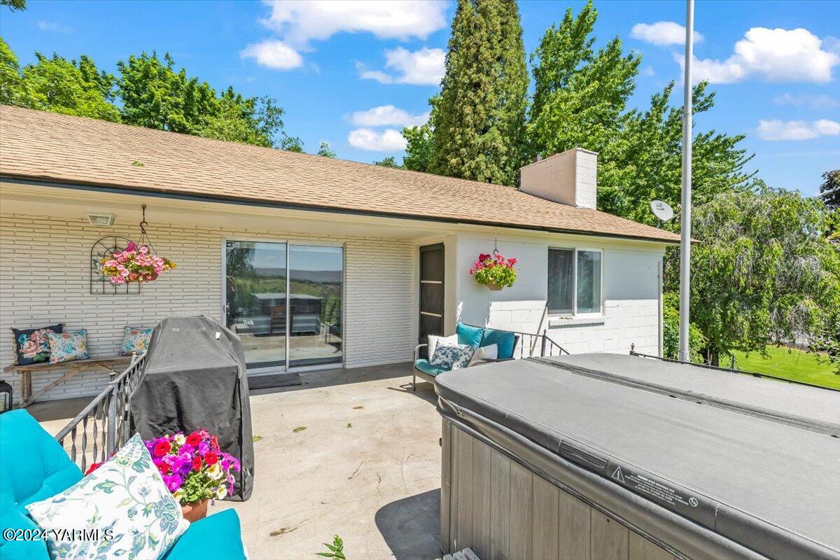 12408 Summitview Rd