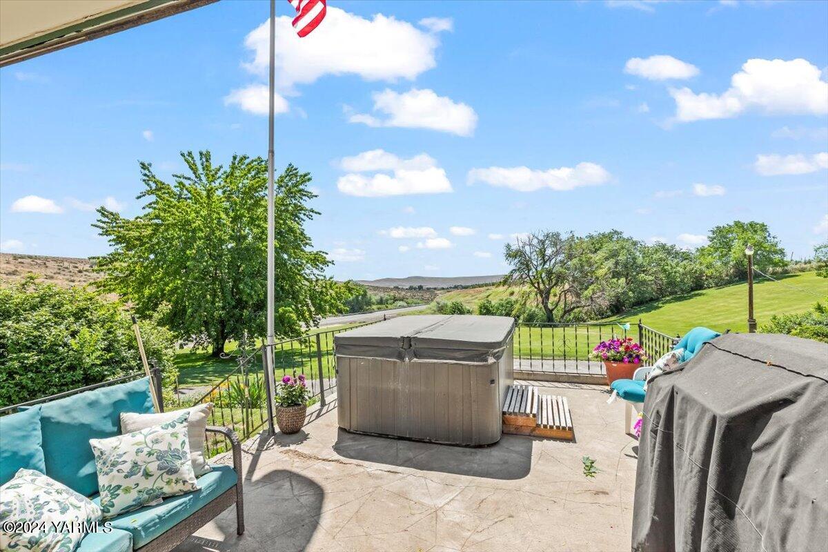 12408 Summitview Rd