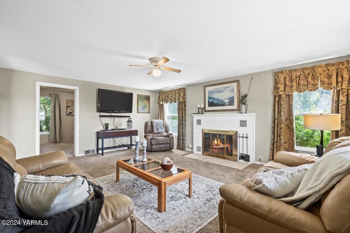 12408 Summitview Rd