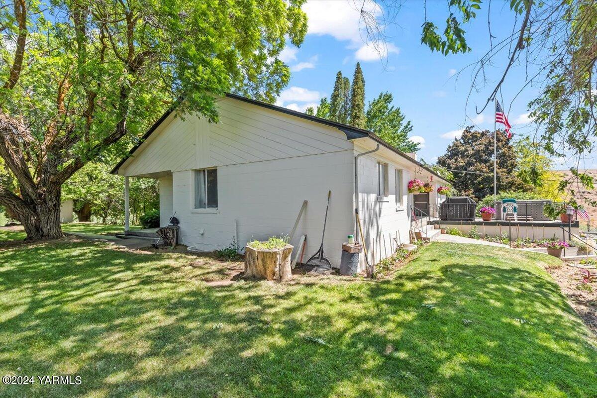 12408 Summitview Rd