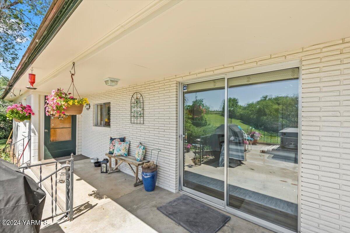 12408 Summitview Rd