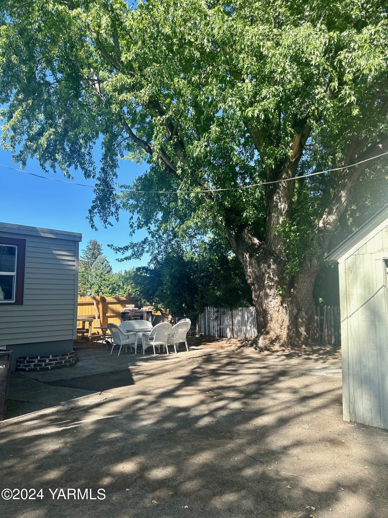 403 N 40th Ave