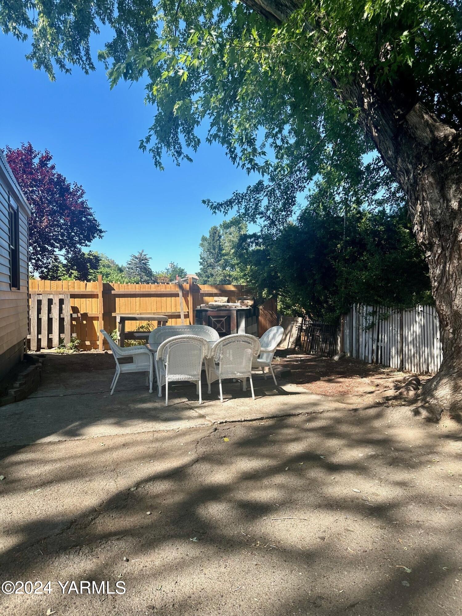 403 N 40th Ave
