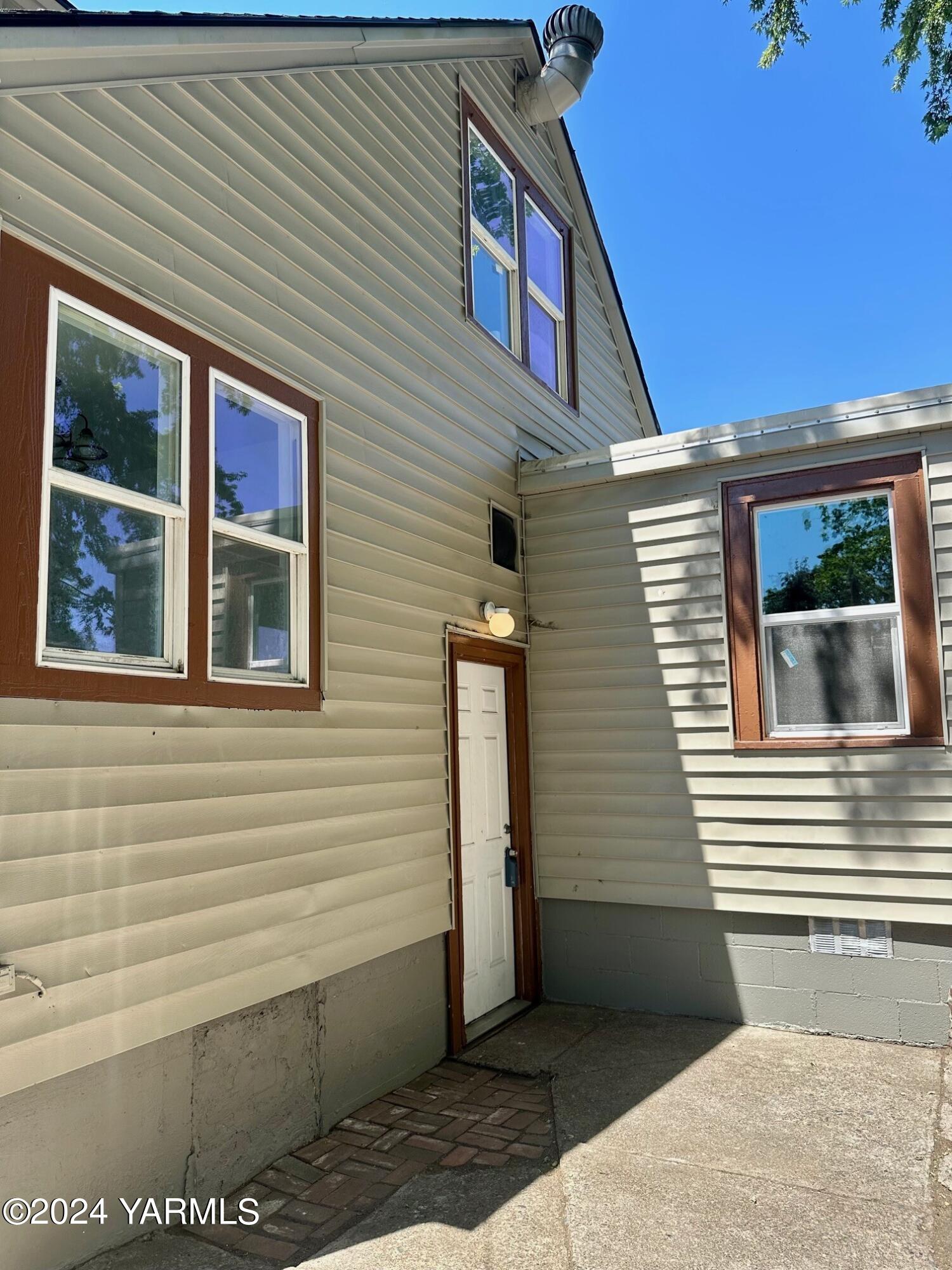 403 N 40th Ave