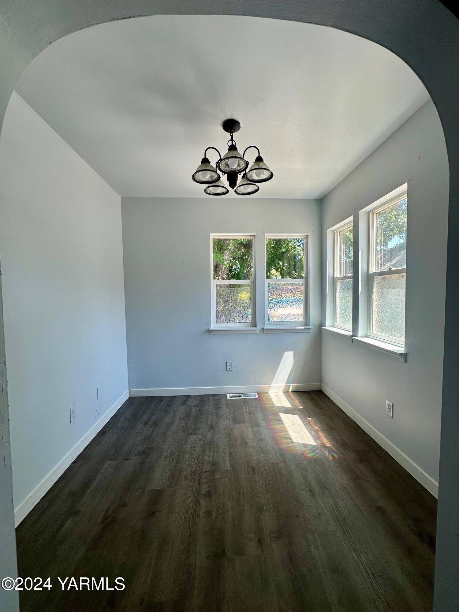 403 N 40th Ave