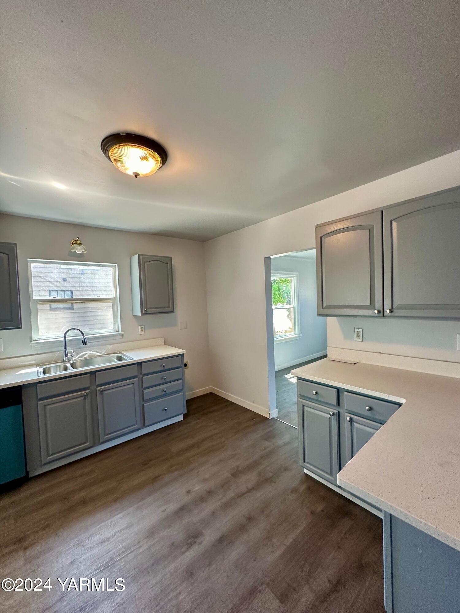 403 N 40th Ave