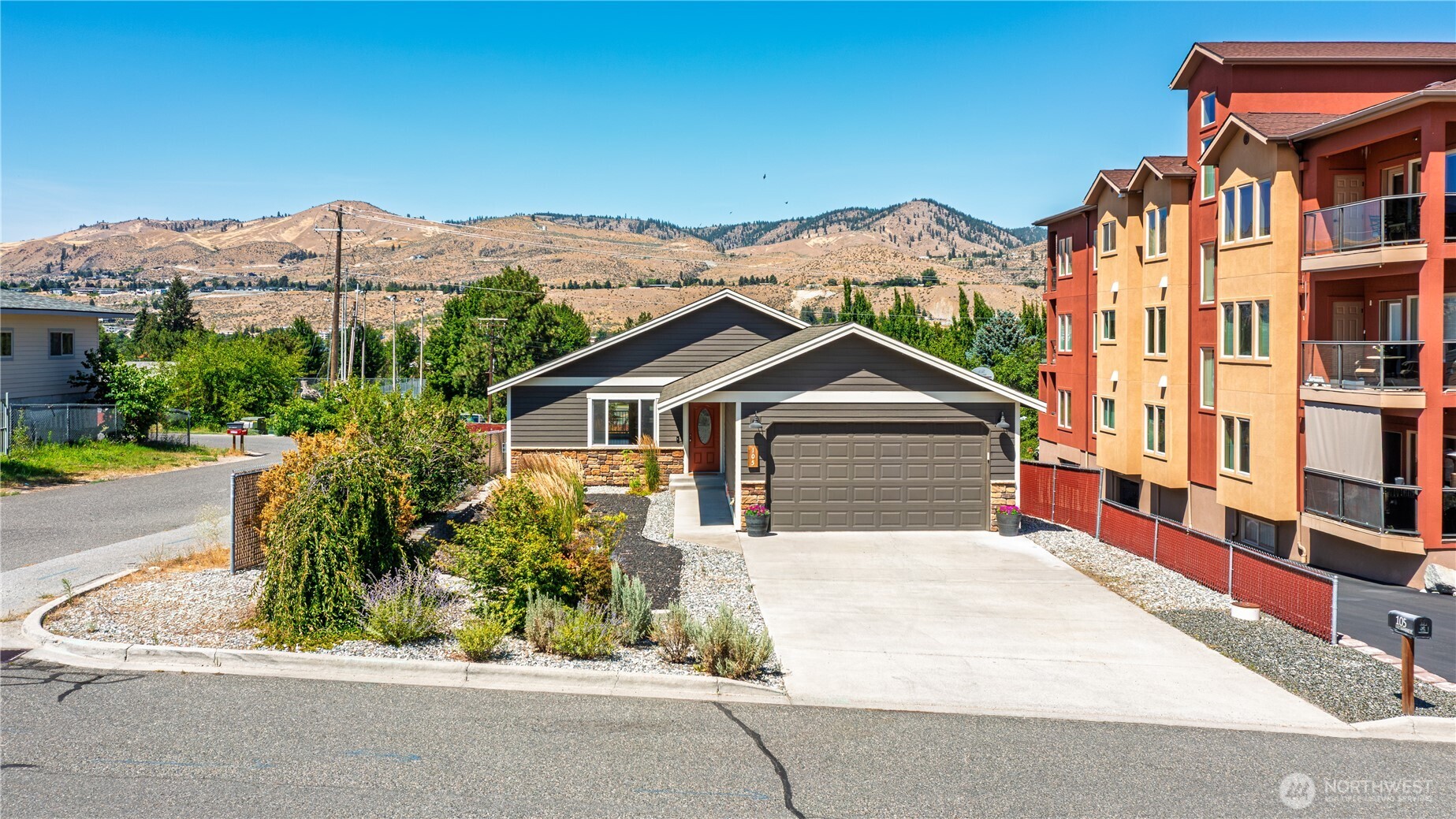 105 E Raymond Avenue
