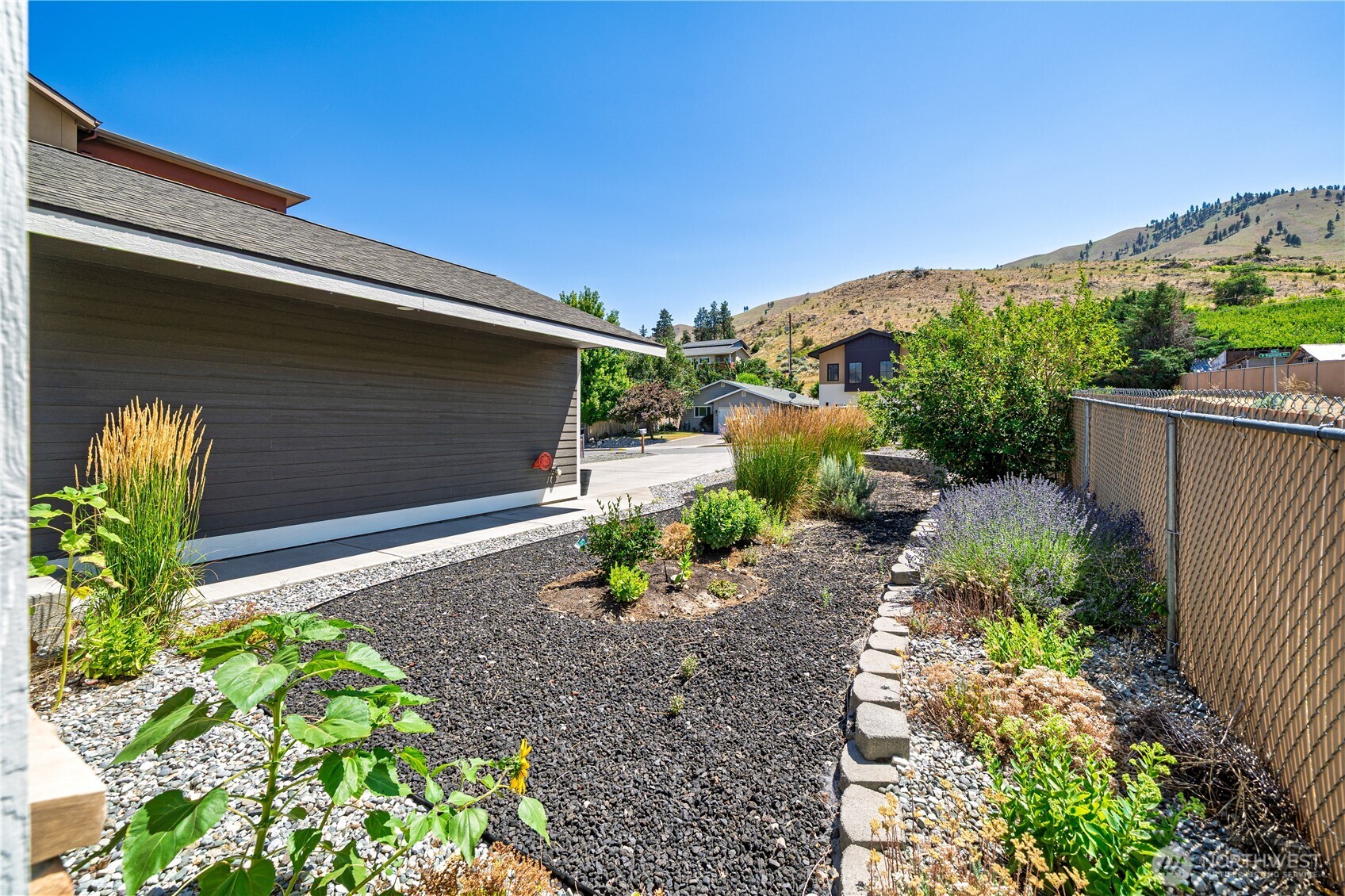 105 E Raymond Avenue
