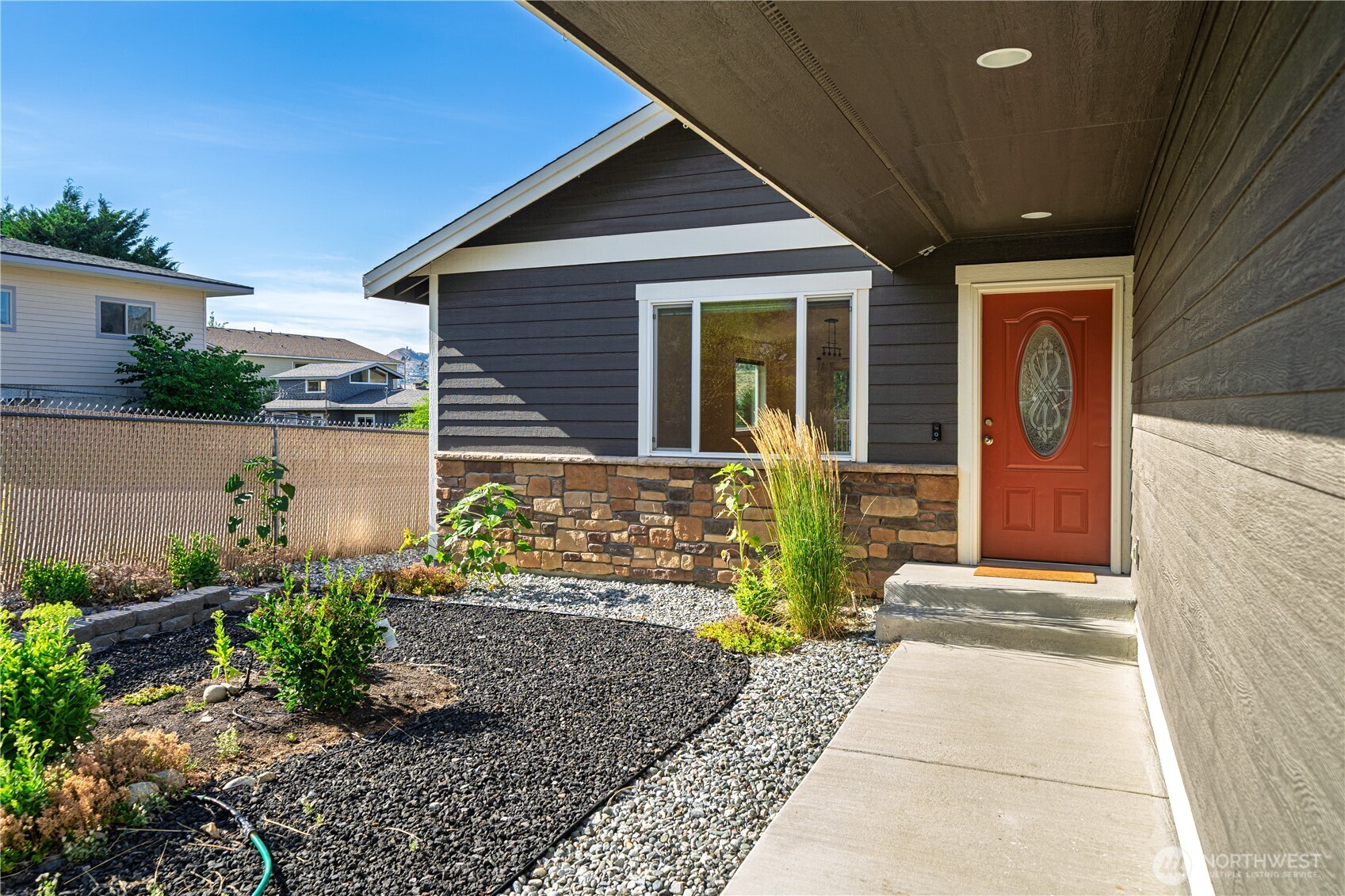105 E Raymond Avenue