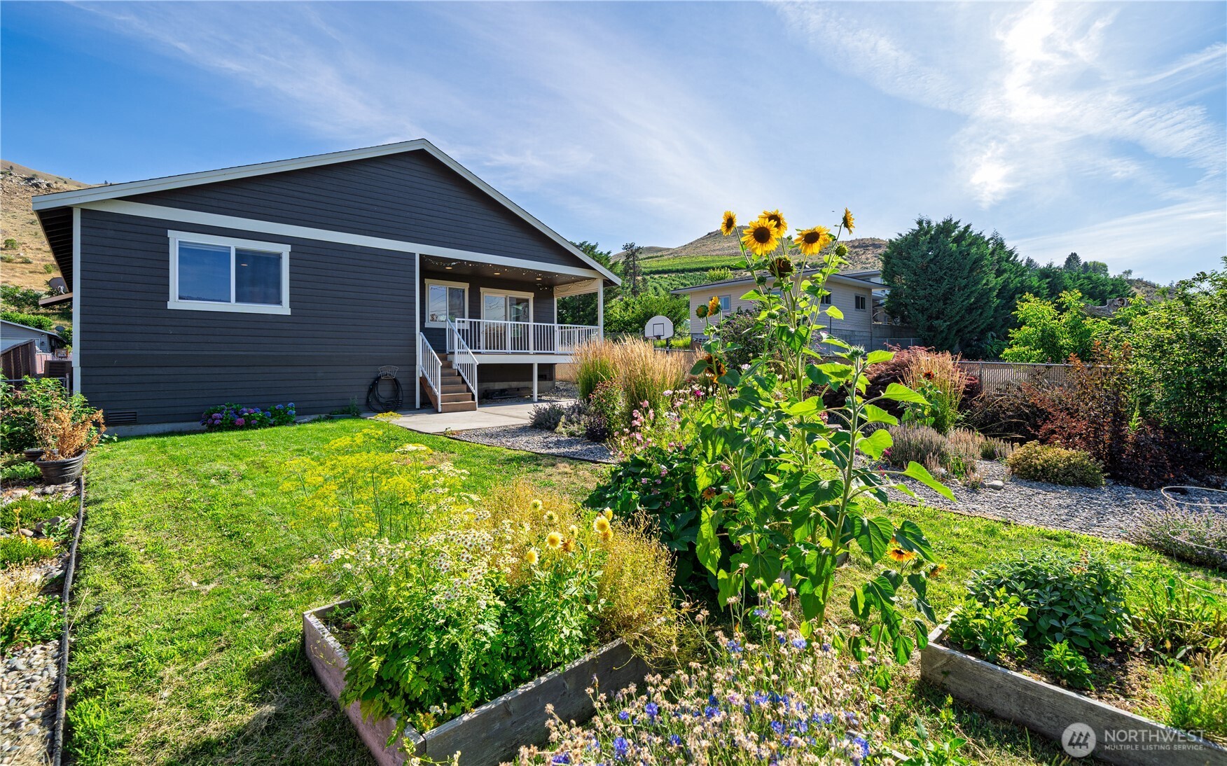 105 E Raymond Avenue