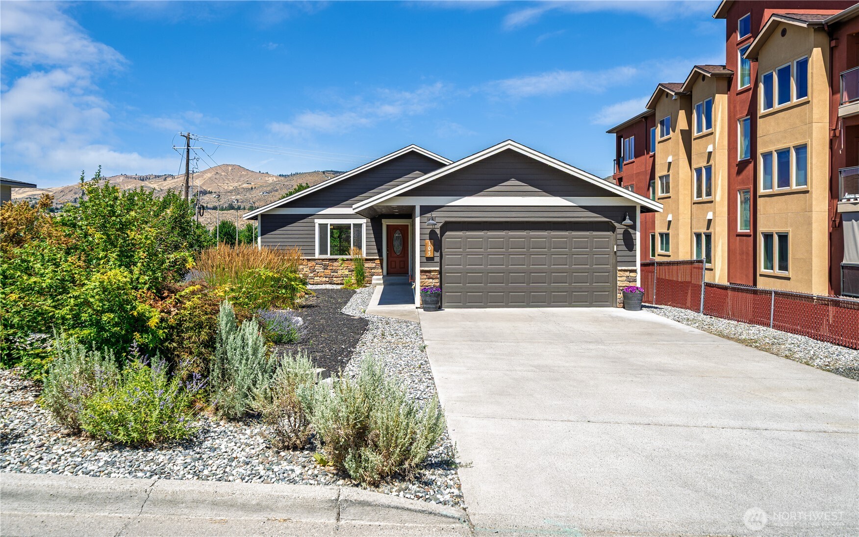 105 E Raymond Avenue
