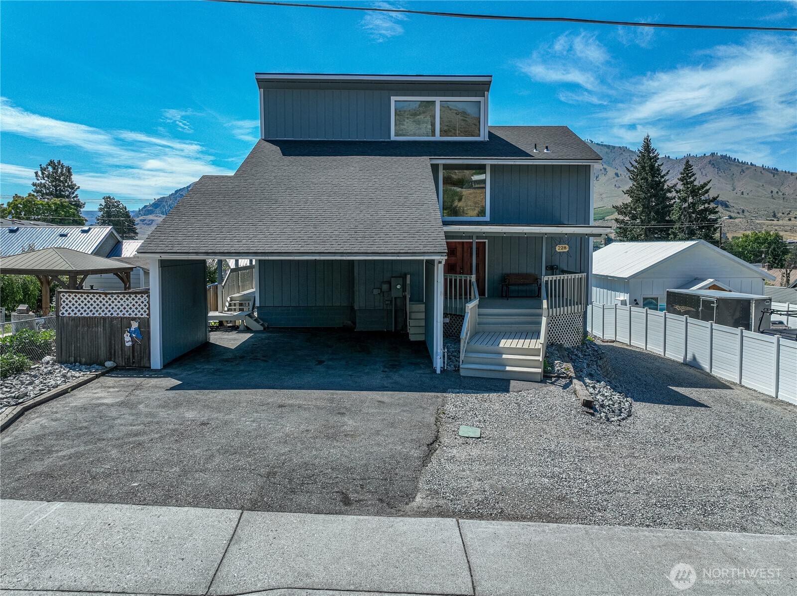 228 E Gibson Avenue