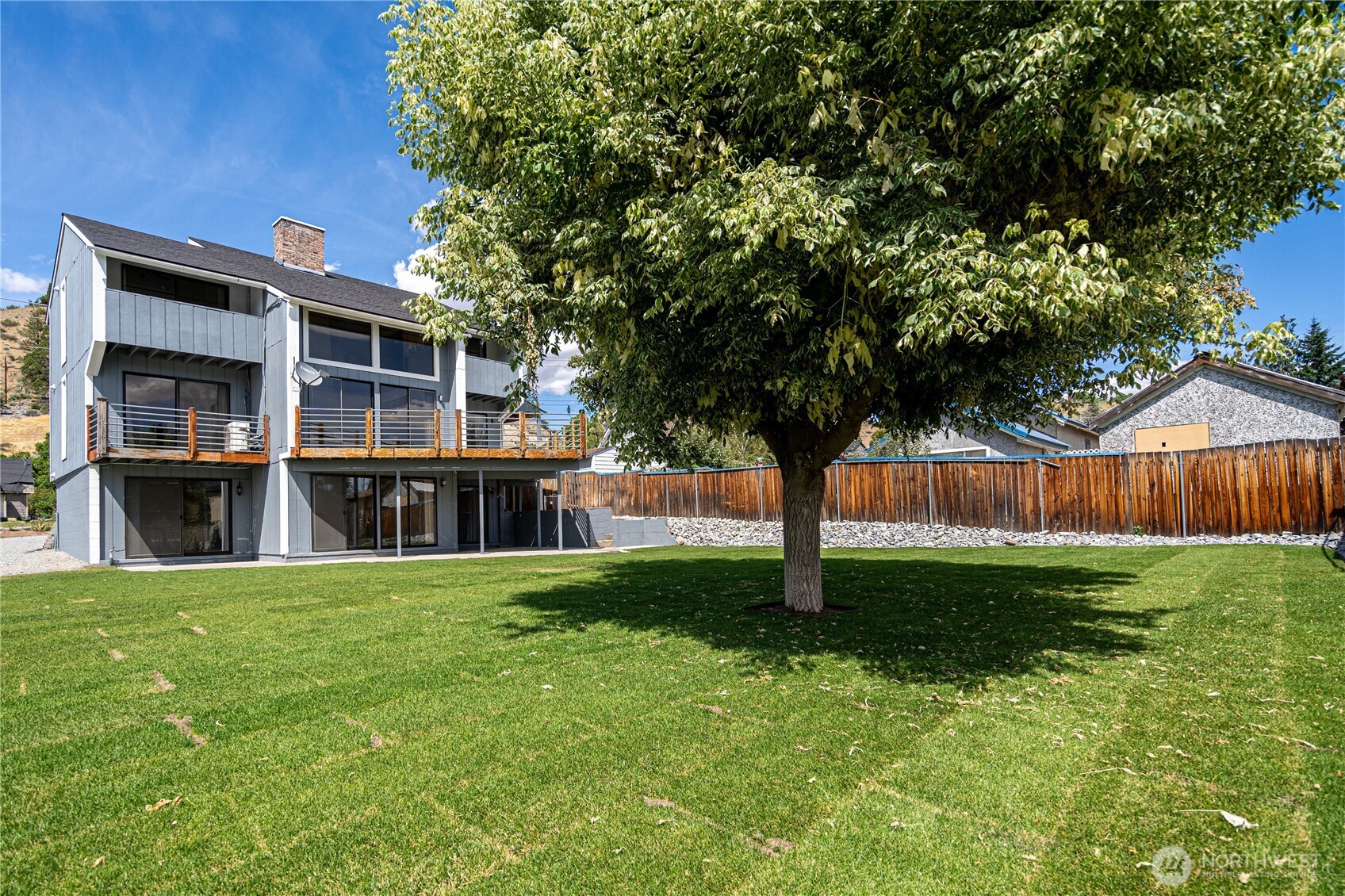 228 E Gibson Avenue