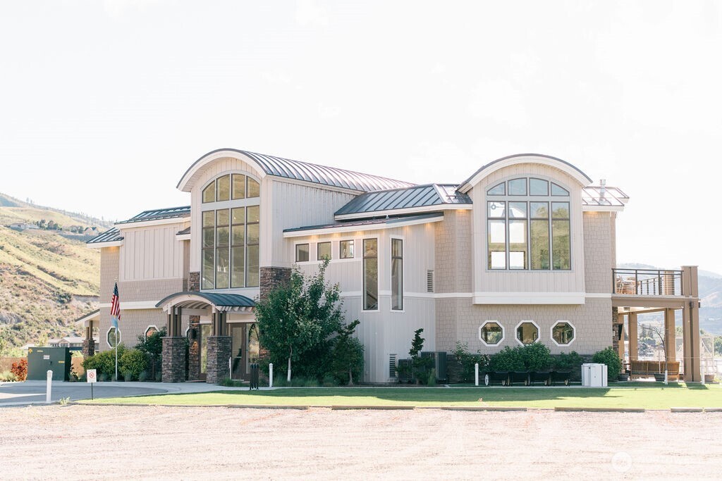 1350 W Woodin Avenue Unit: E-14
