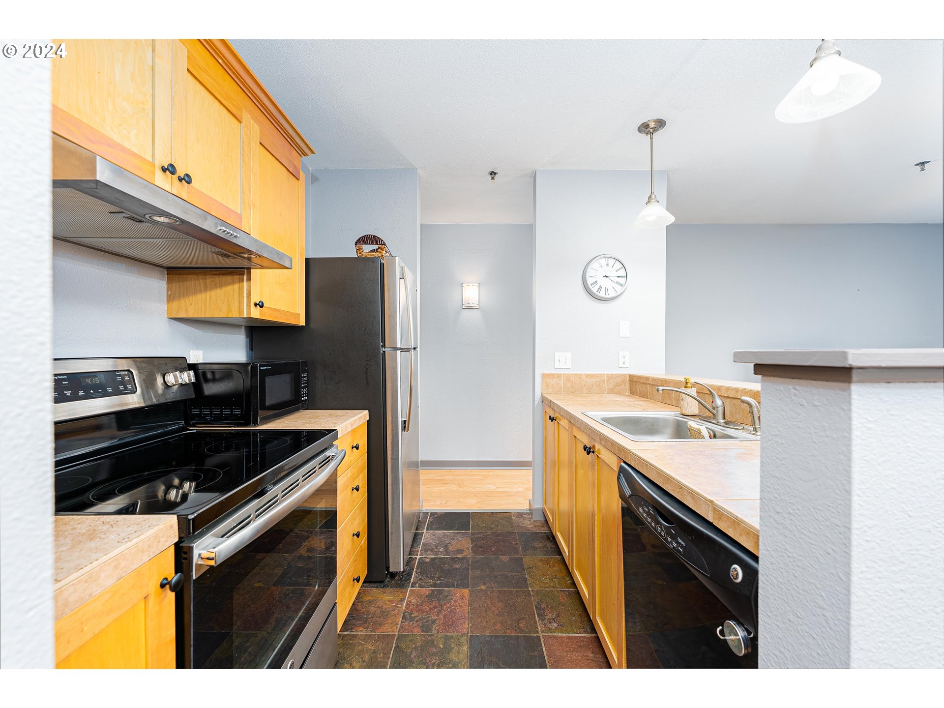 232 NW UPTOWN TER 2B