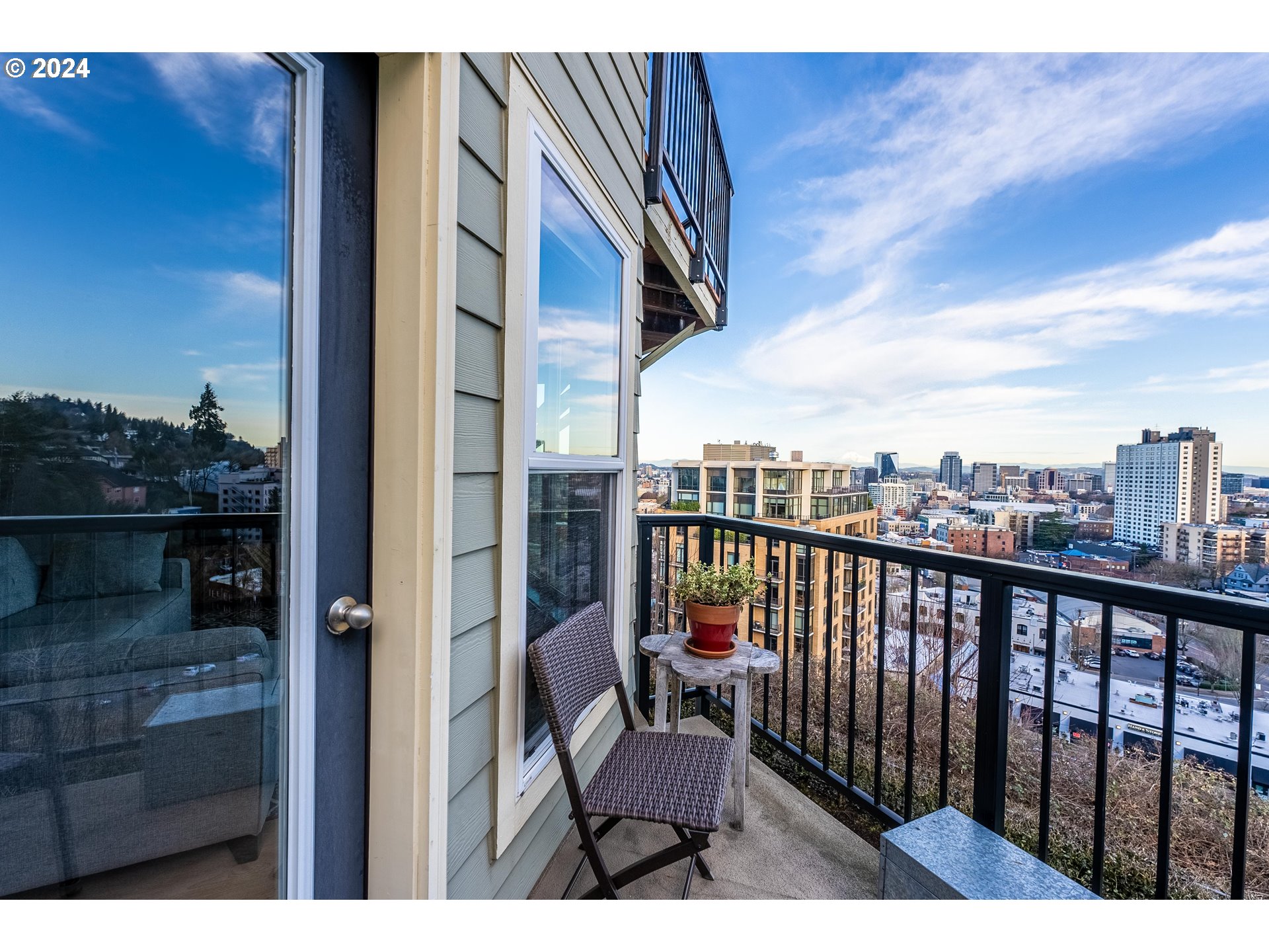 232 NW UPTOWN TER 2B