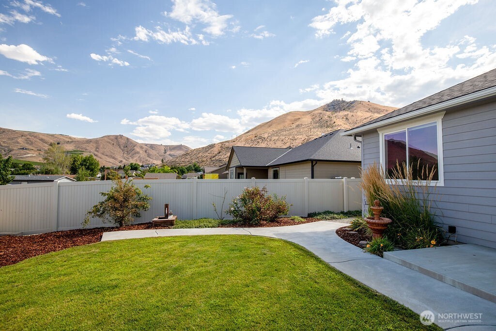 1703 Brambling Brae Lane