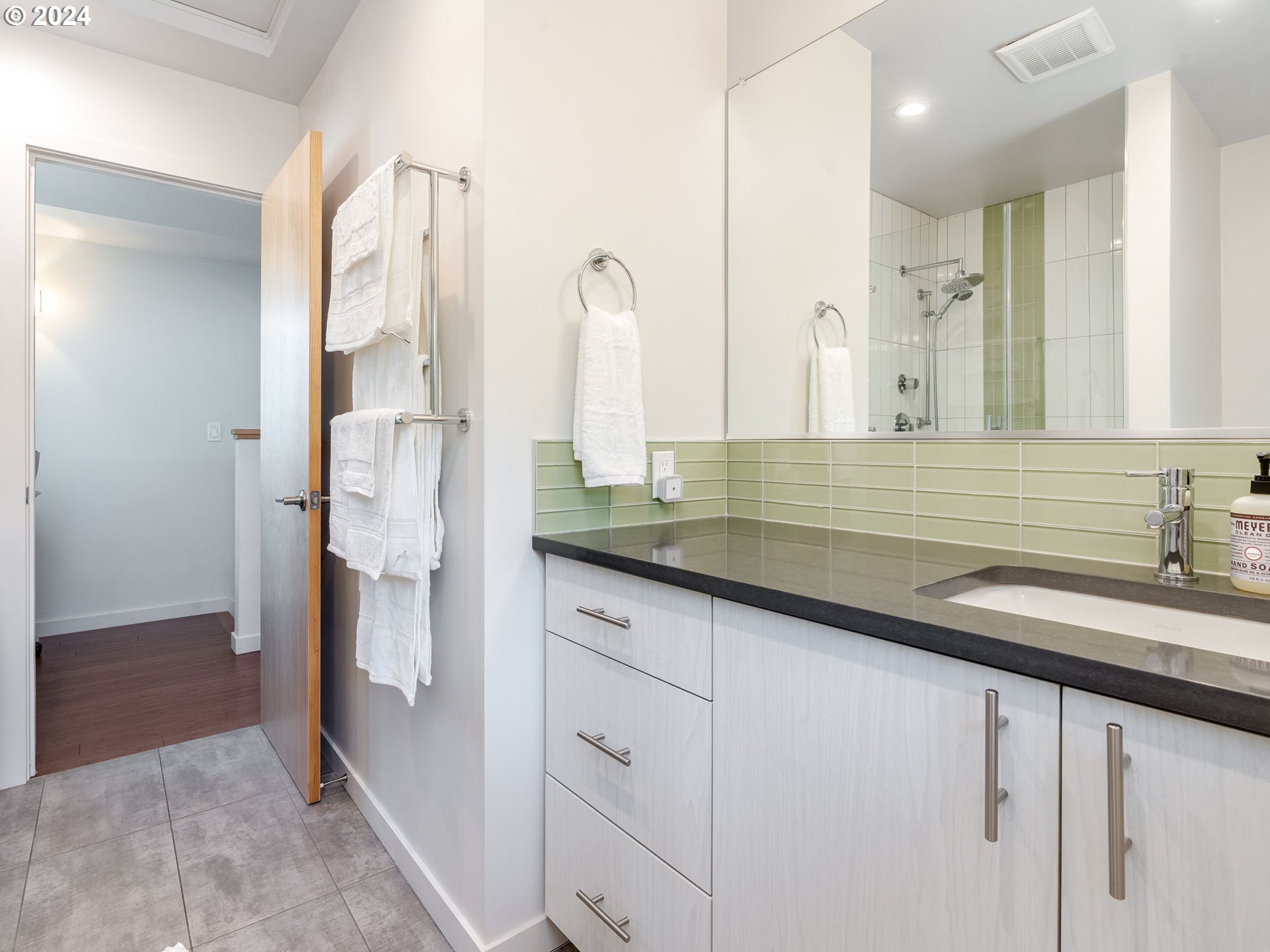 4330 SE MADISON ST B