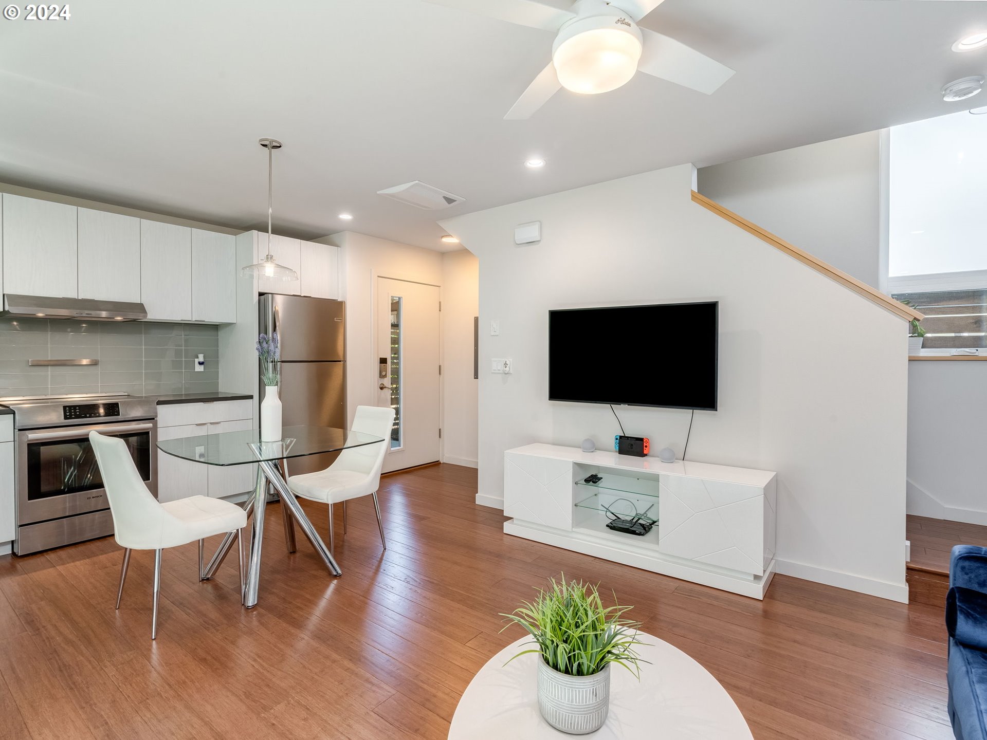 4330 SE MADISON ST B