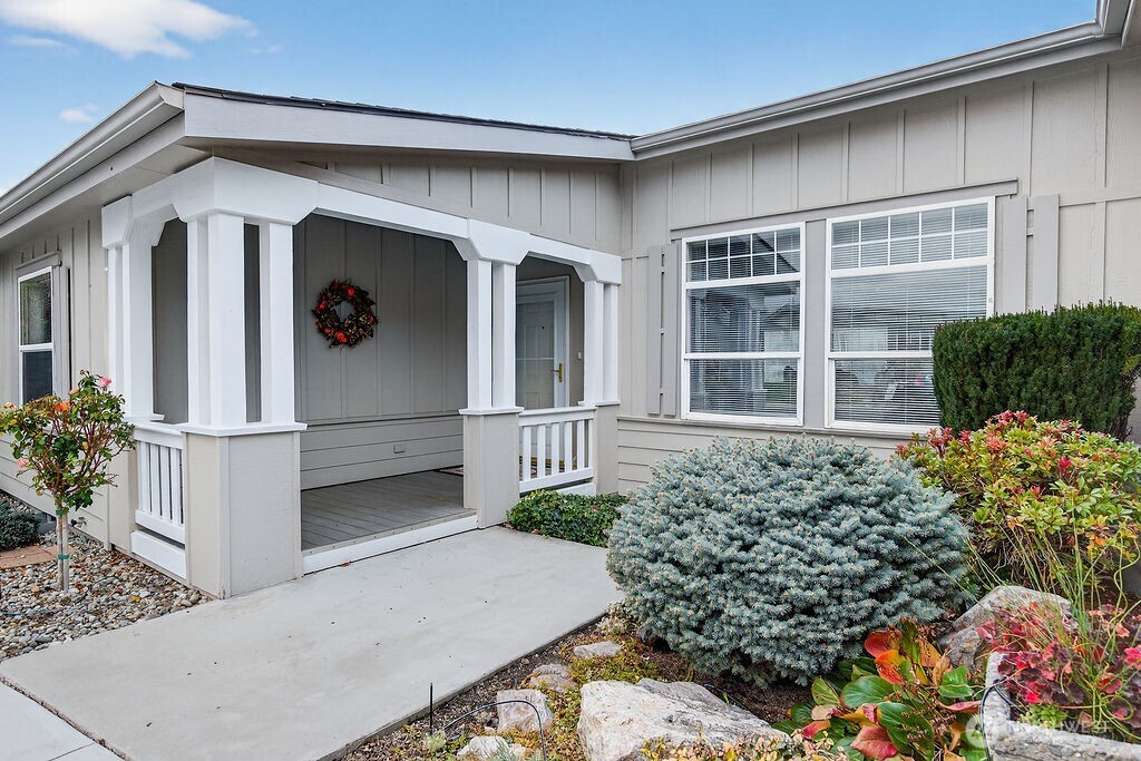 584 Canyon Drive
