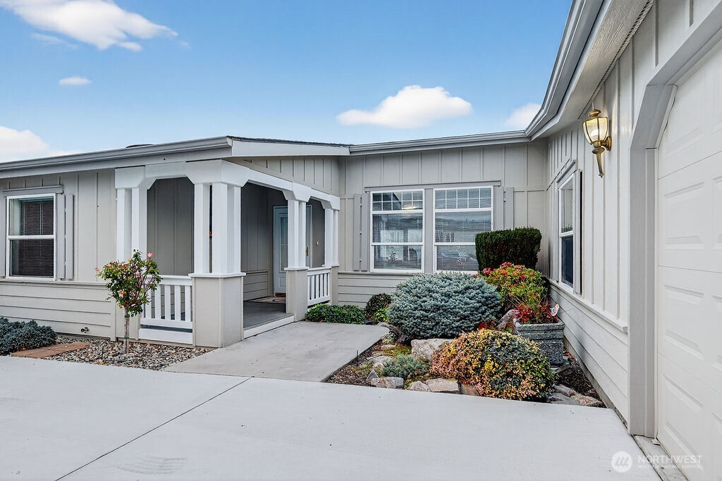 584 Canyon Drive