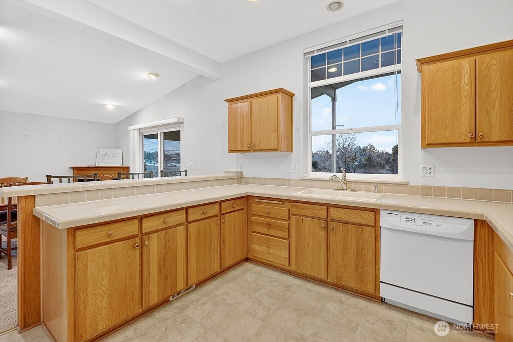 584 Canyon Drive