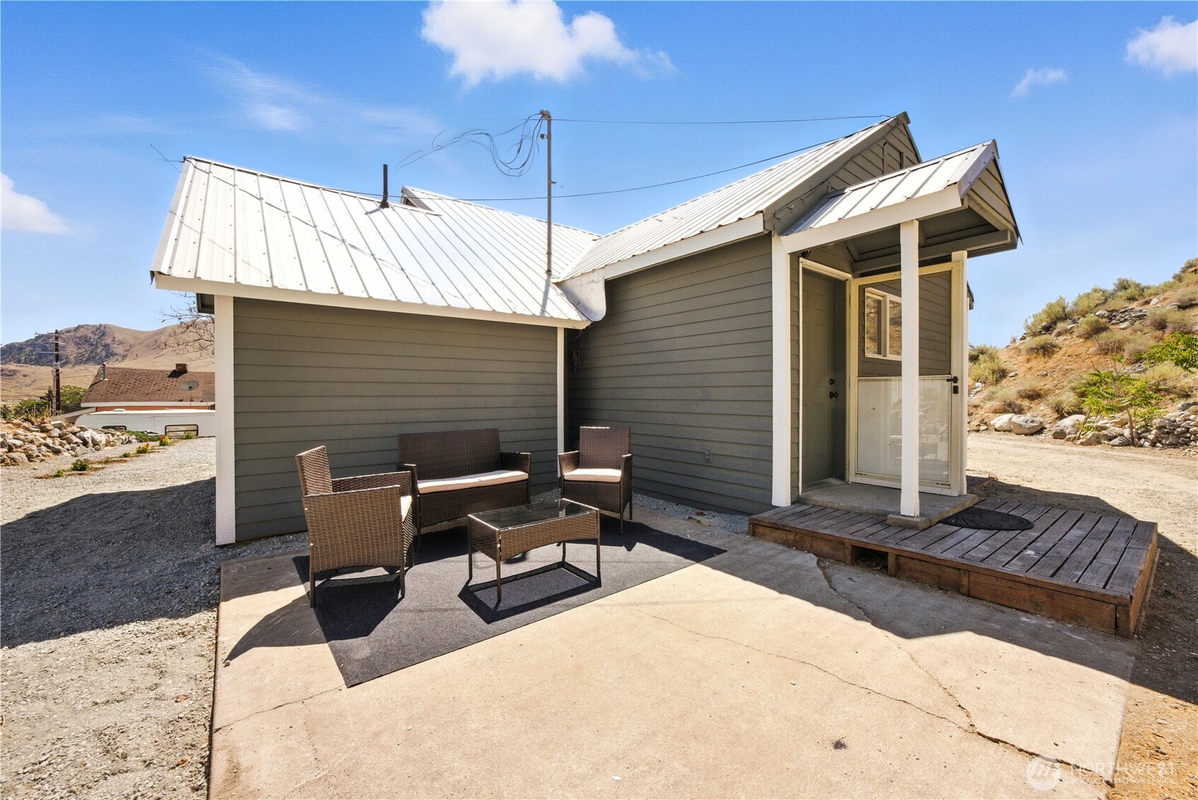 325 E Highland Avenue
